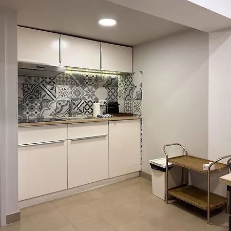 Claude Homes Lisbon Marques *